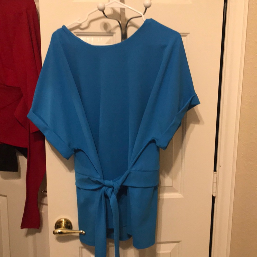 Worthington Woman top size 2x. Cute tie design!
